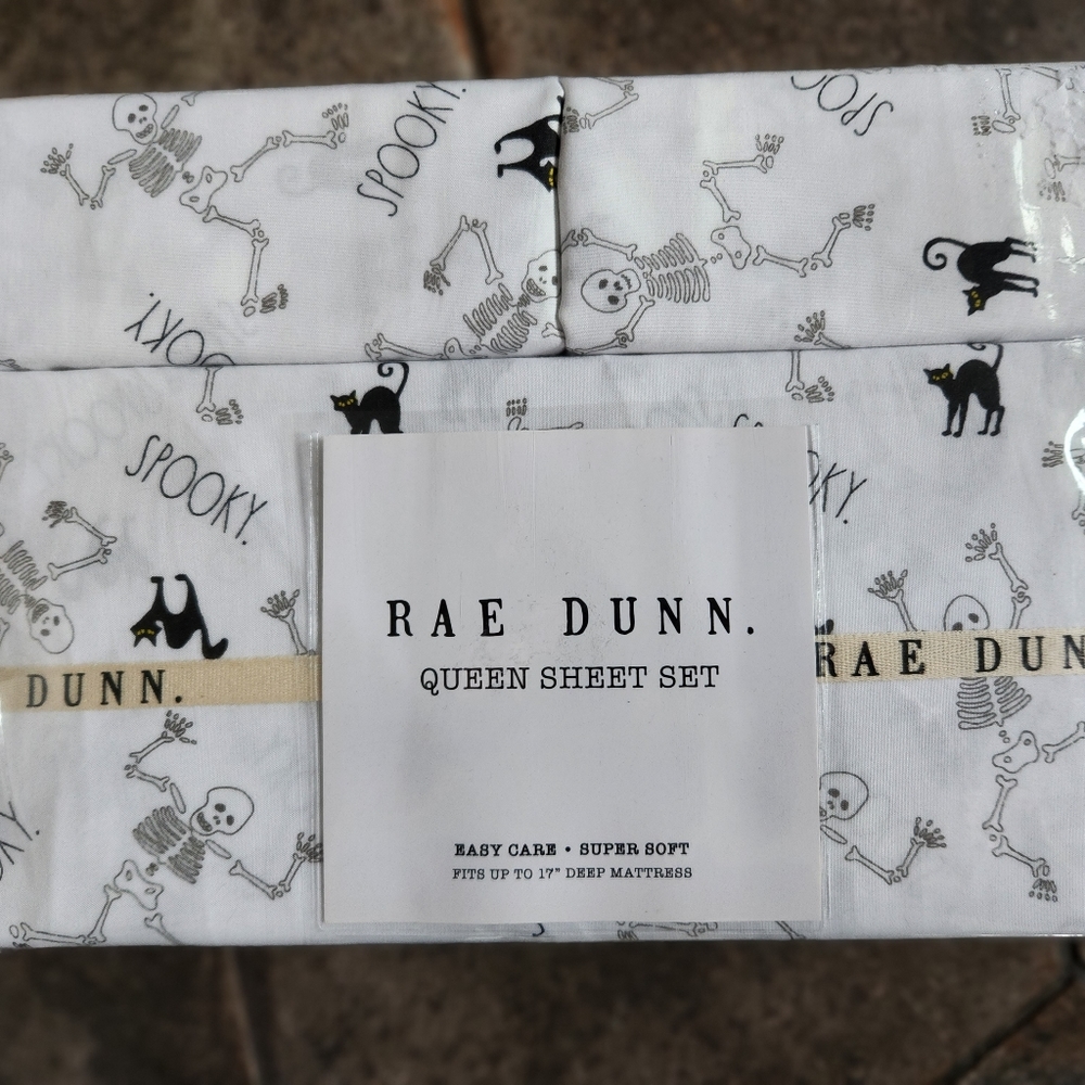 Rae dunn spooky sheet set